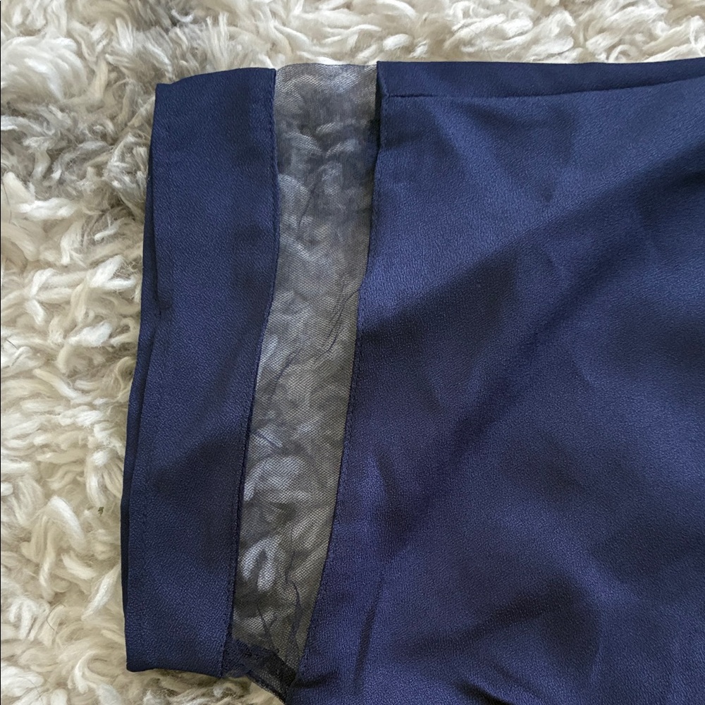 Chic Navy V-Neck Blouse with Lace Trim - Picture 4 of 6